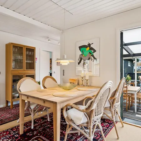 Amazing In With 3 Bedrooms, Sauna And Internet