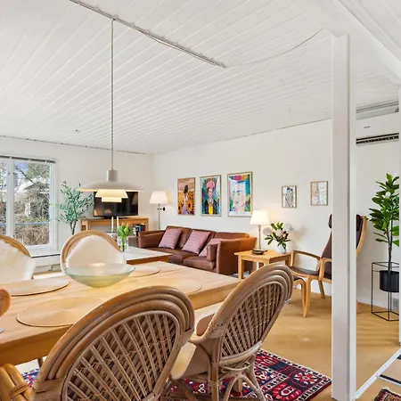 Amazing In With 3 Bedrooms, Sauna And Internet Casa de Férias