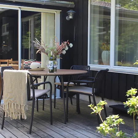 Дом отдыха Amazing In With 3 Bedrooms, Sauna And Internet *